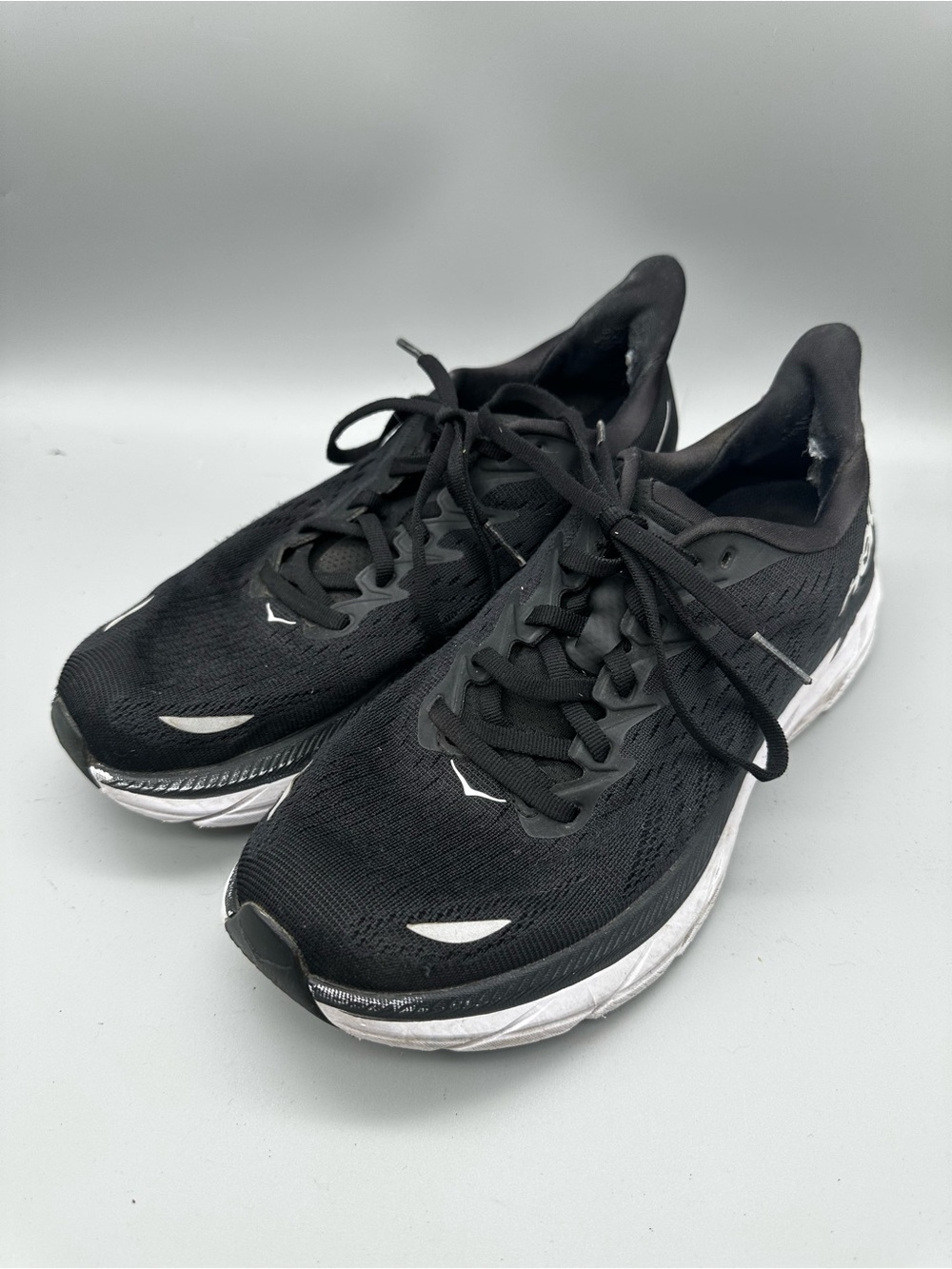 Hoka One One Clifton 8 Black White Running Shoes Womens 8.5 B 1119394 BWHT